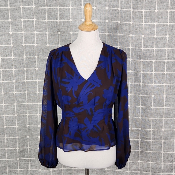 Evereve Seamed Floral Harper Top - Picture 4 of 9